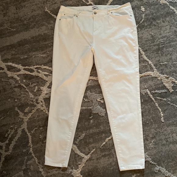 Outfit - Picture 4 of 5